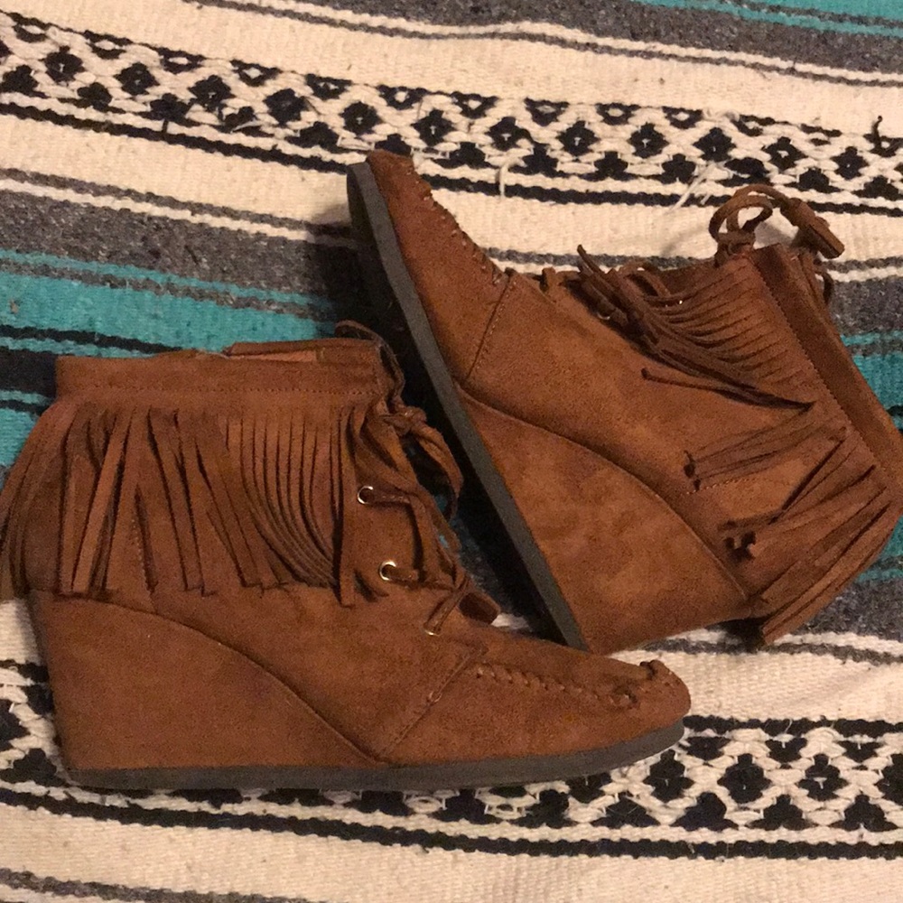 Moccasin Wedges